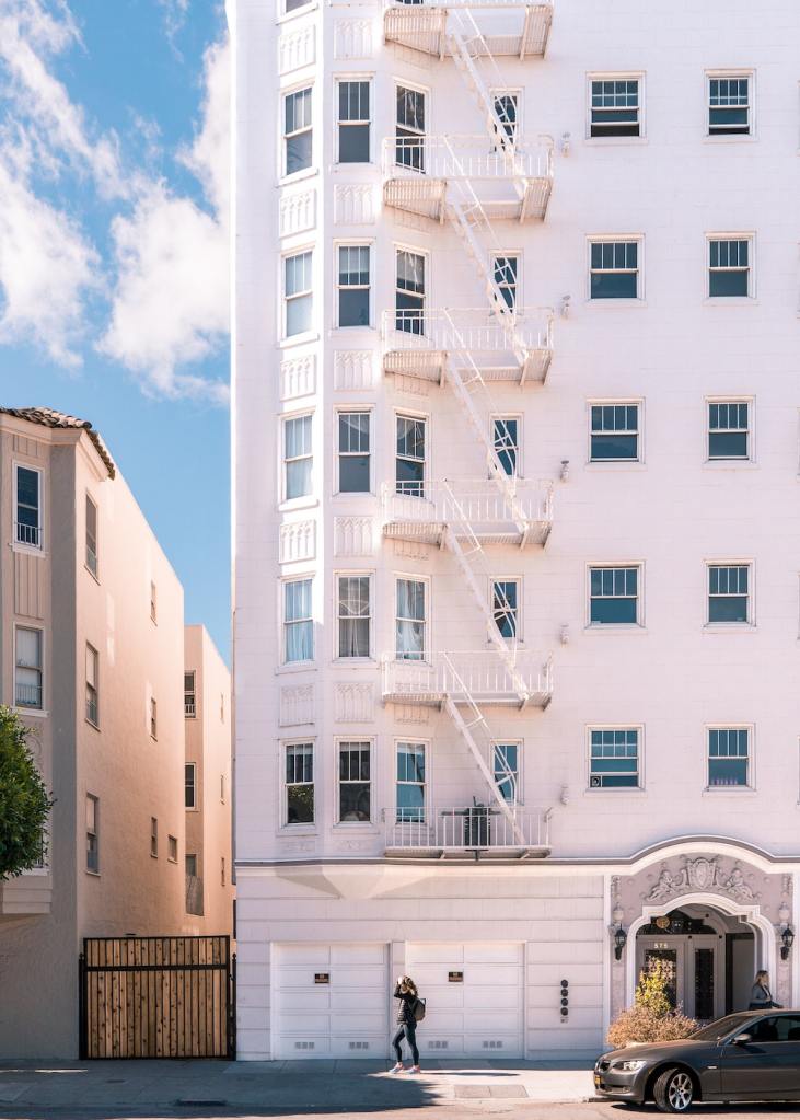 william-bout-qMQjwNszStY-unsplash landlord insurance lease track